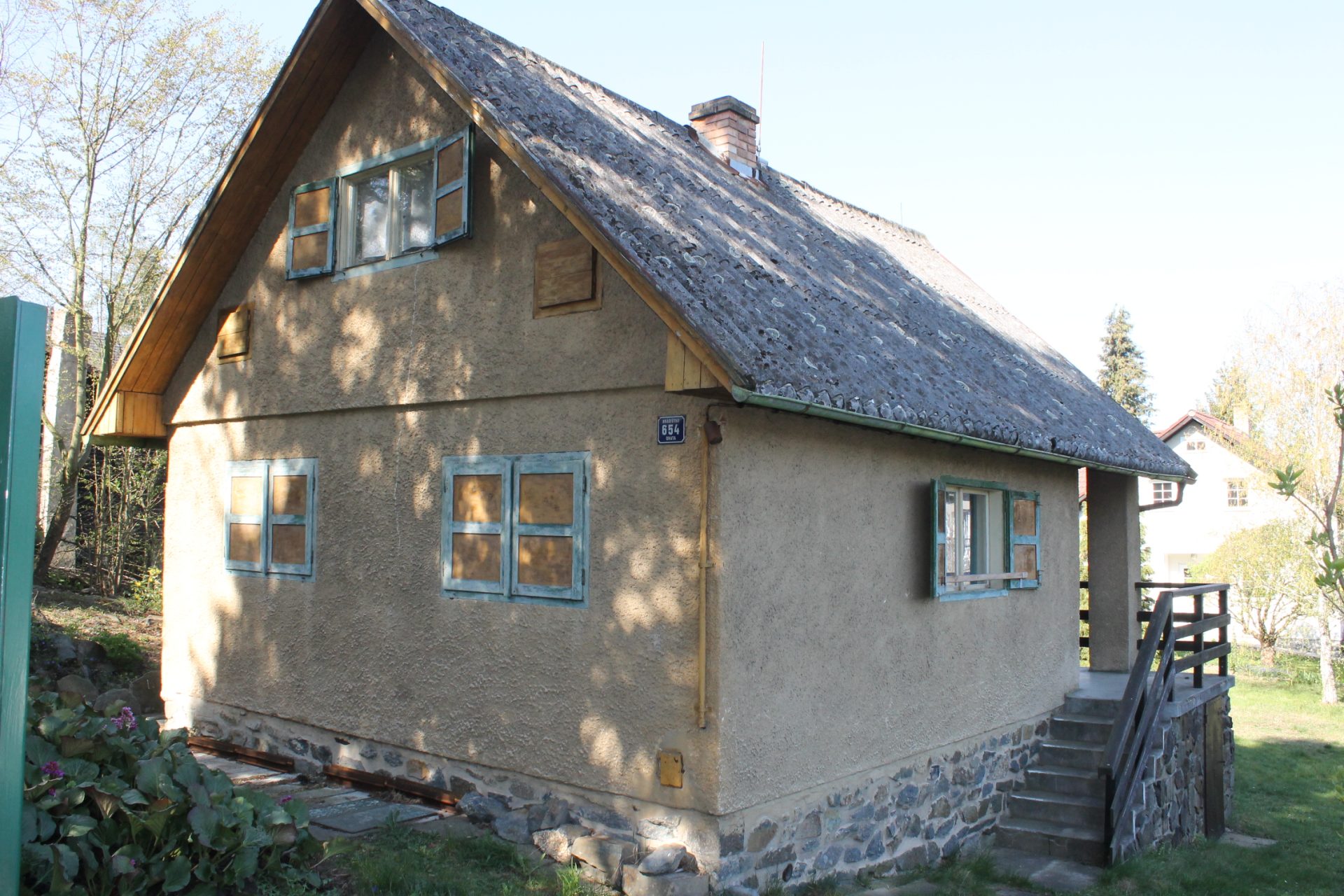 Zděná chata se slunnou zahradou v Hradišťku pod Medníkem