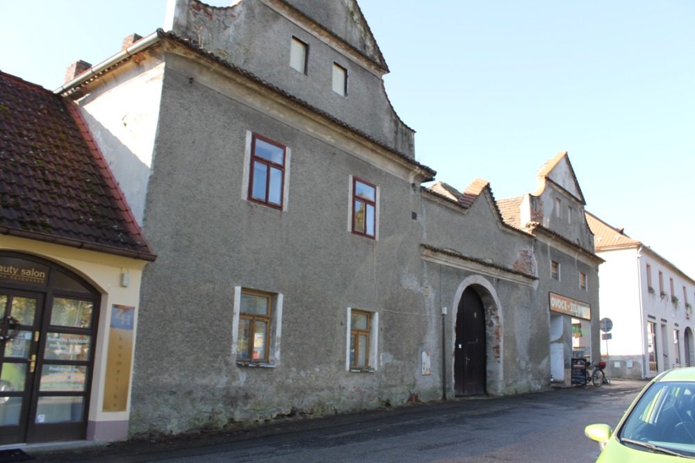 Unikátní historické sídlo s moštárnou přímo na náměstí v Bystřici